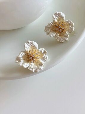NEW Niche Pearlescent Bloom Studs | S925 Silver Posts